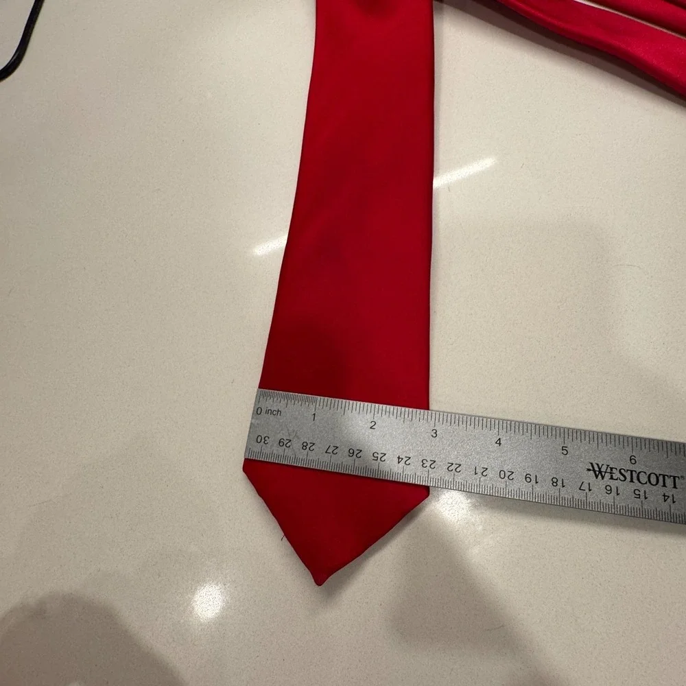 Vintage Covington Tie Red Solid 100%‎ Silk Preppy Presidential Old Money Casual